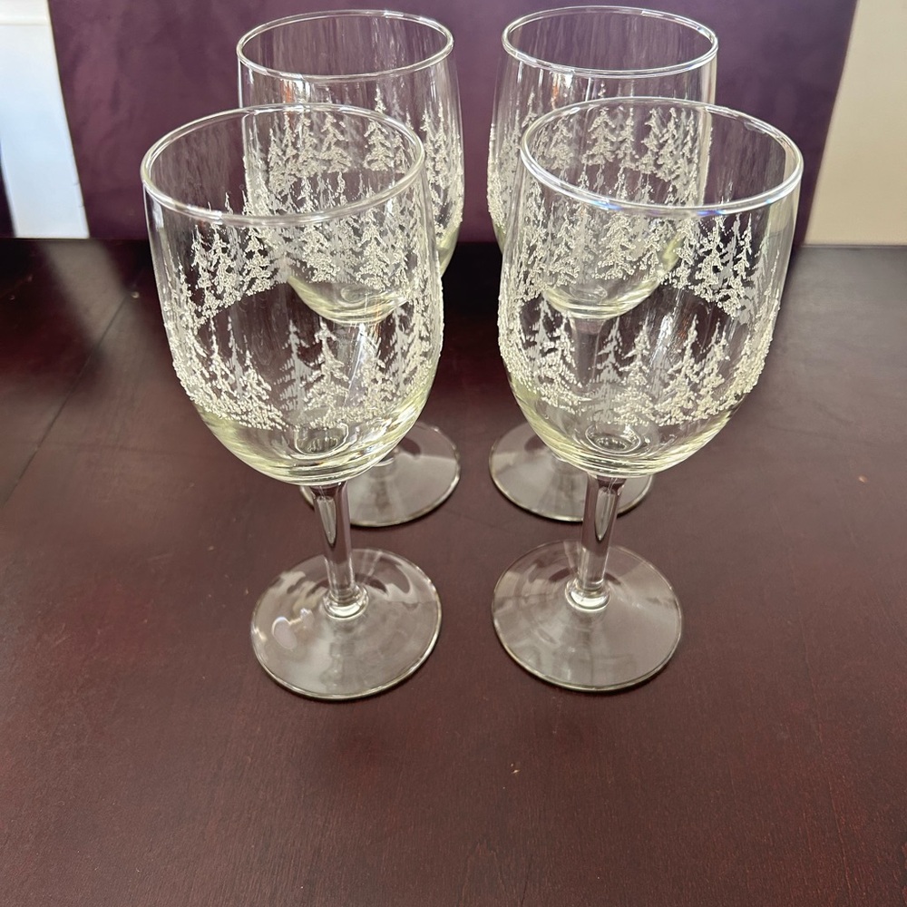 Elegant Clear Wine Glass Set with Tree Design